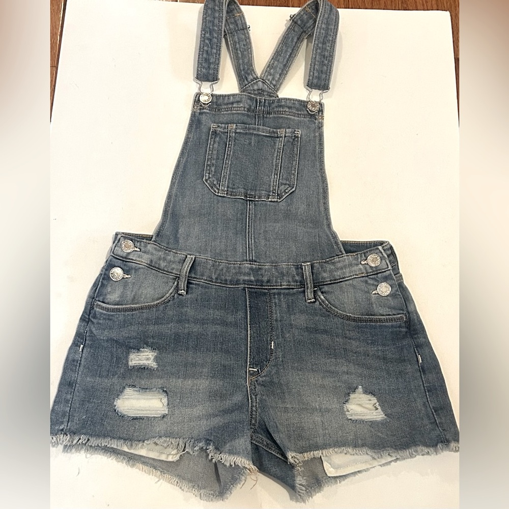 &DENIM SHORTS OVERALLS IN WASHED BLUE JEANS ROW HEM DESTROYED SIZE 12-13 years